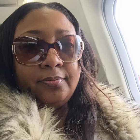 Meet your Posher, Melissa - Picture 3 of 16